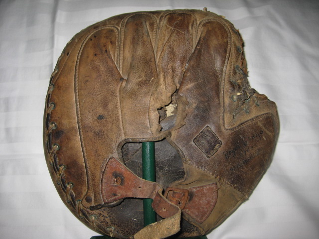 Spalding Patched Pocket Catchers Mitt Back